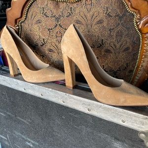 MOVING SALE MAKE OFFER Calista Steve Madden suede heels